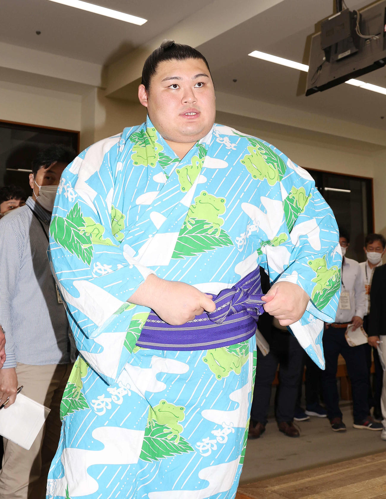 支度部屋を引き揚げる大の里