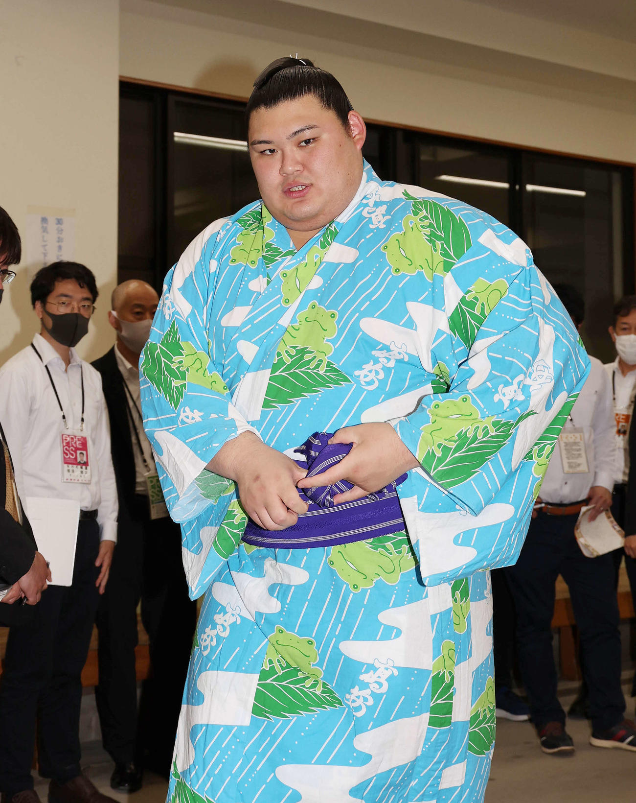 支度部屋を引き揚げる大の里