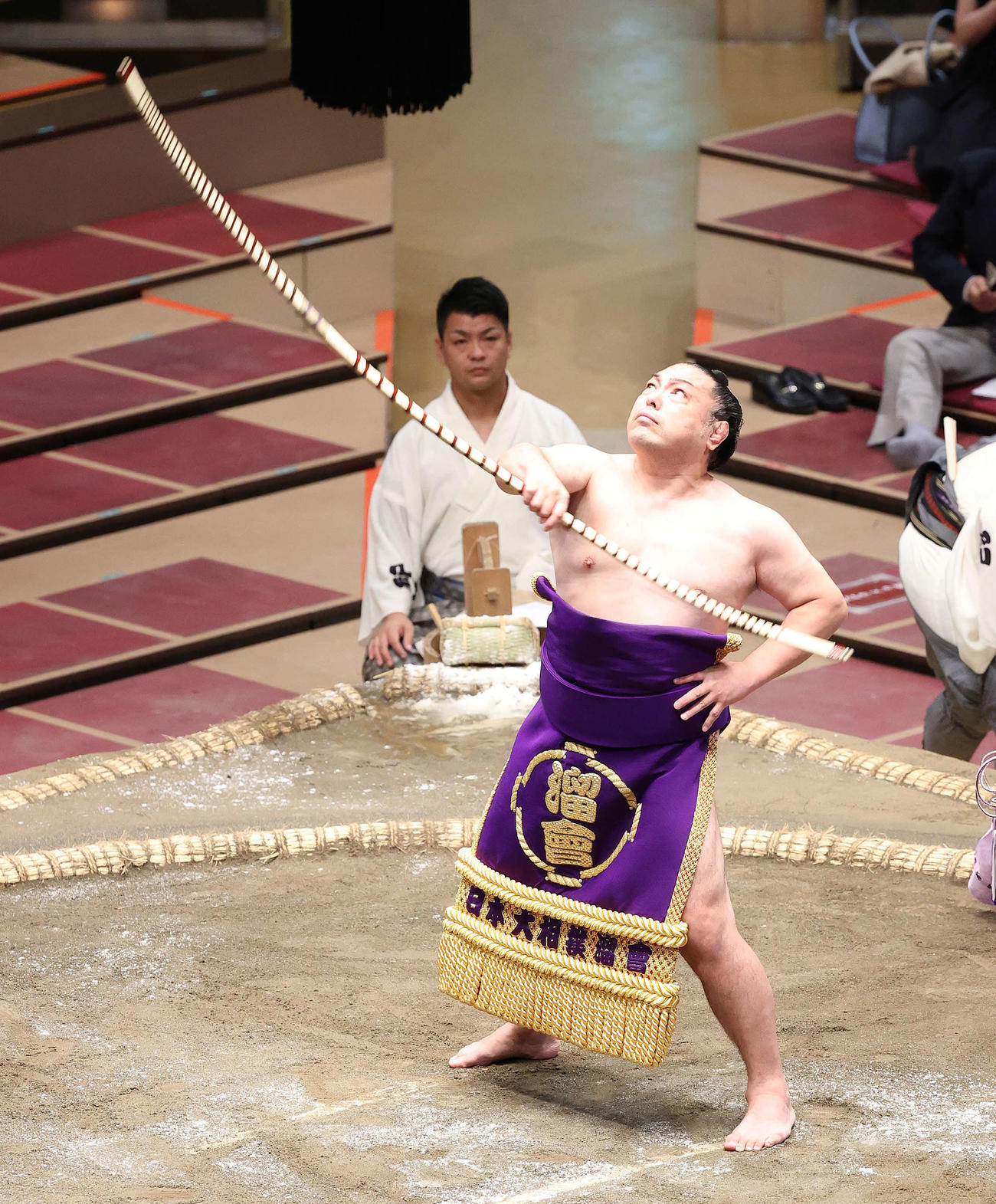 弓取り式を行う聡ノ富士（2021年9月撮影）