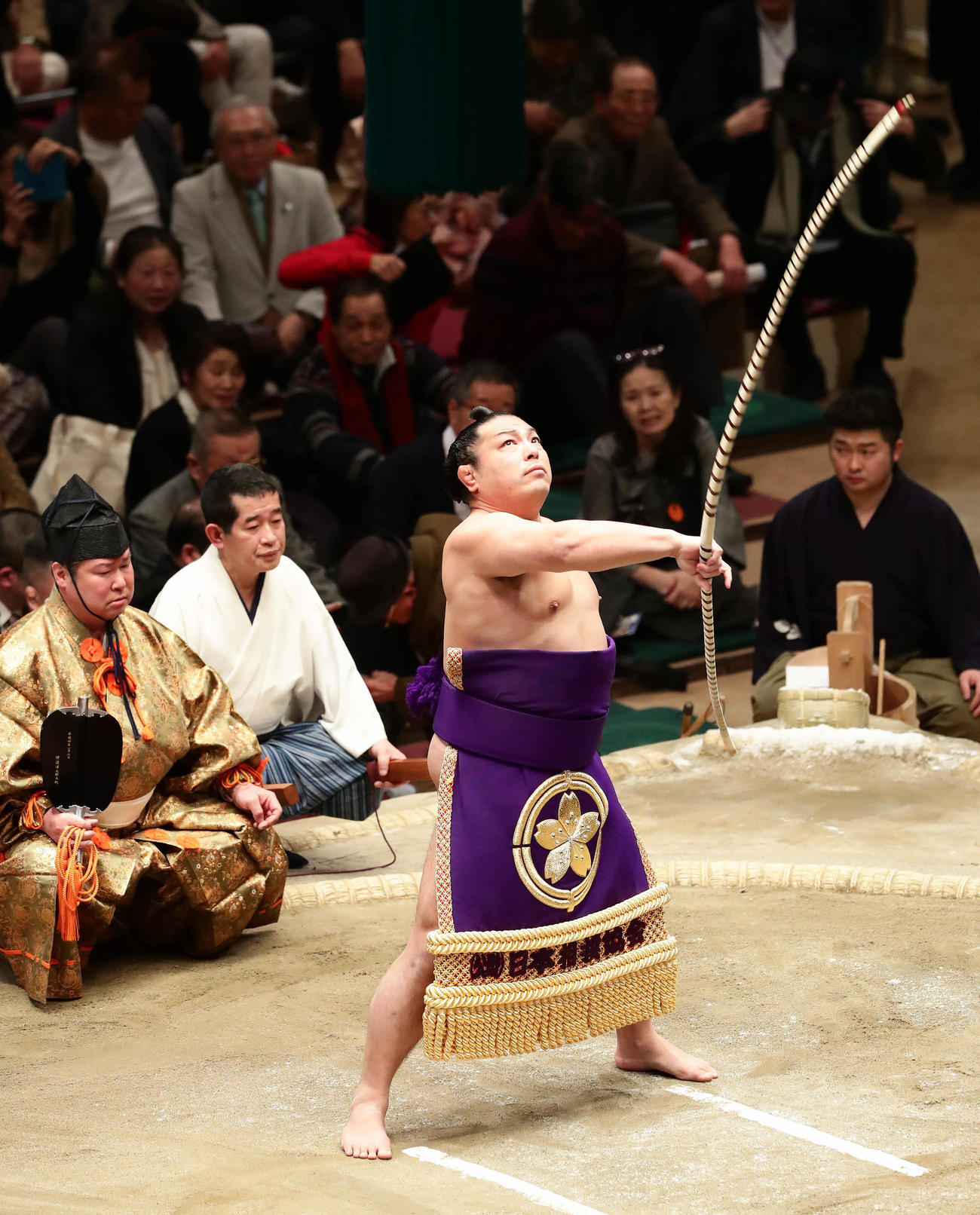 弓取り式をする聡ノ富士（2018年1月撮影）