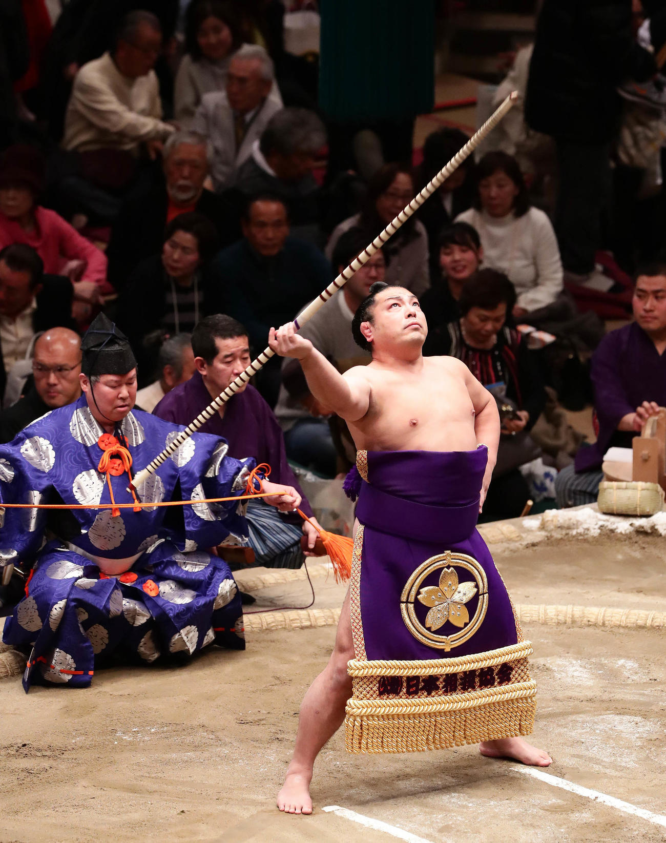 弓取り式をする聡ノ富士（2018年1月撮影）