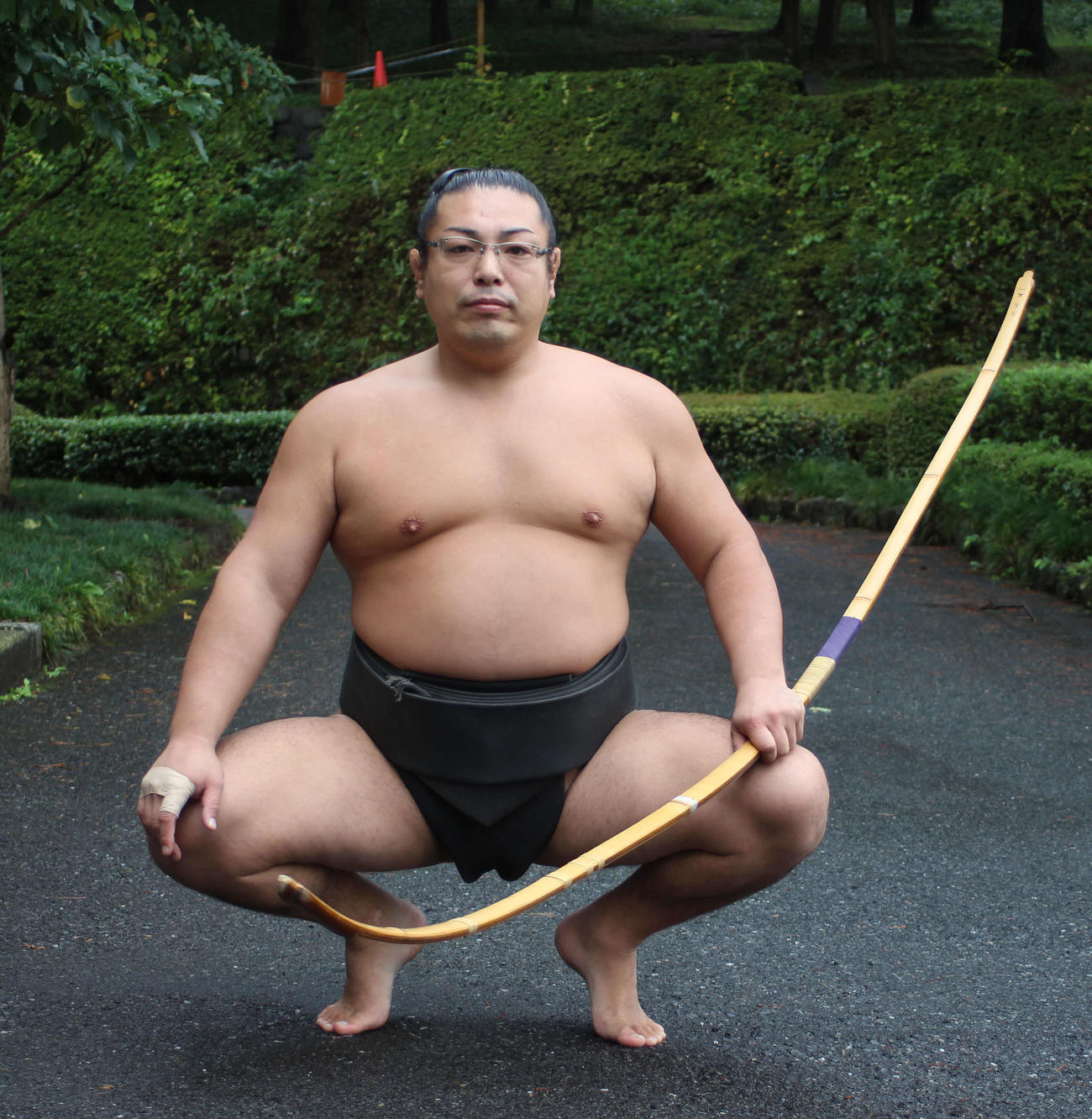 秋巡業で弓取り式を務めることになった聡ノ富士（2012年10月撮影）