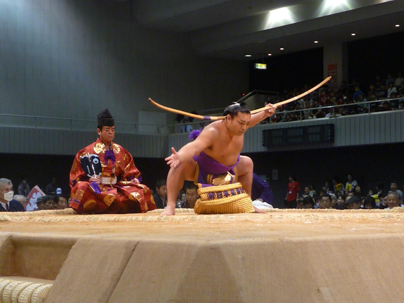 2012年10月27日　広島巡業で弓取りデビューした聡ノ富士