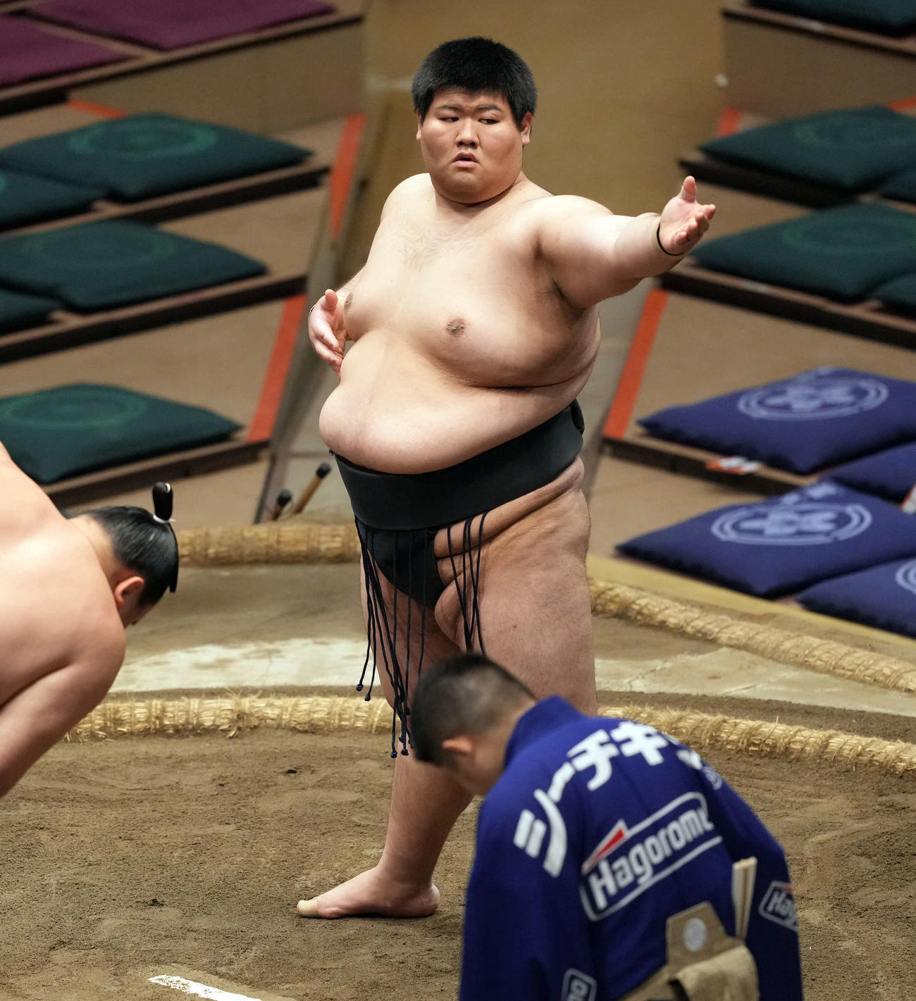 朝乃山の恩師を父に持つ幕下最下位格付け出しの浦山が勝ち越し 1勝3
