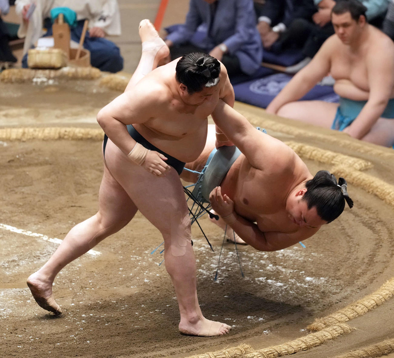 上手投げで琴勝峰に勝った佐田の海（撮影・たえ見朱実）