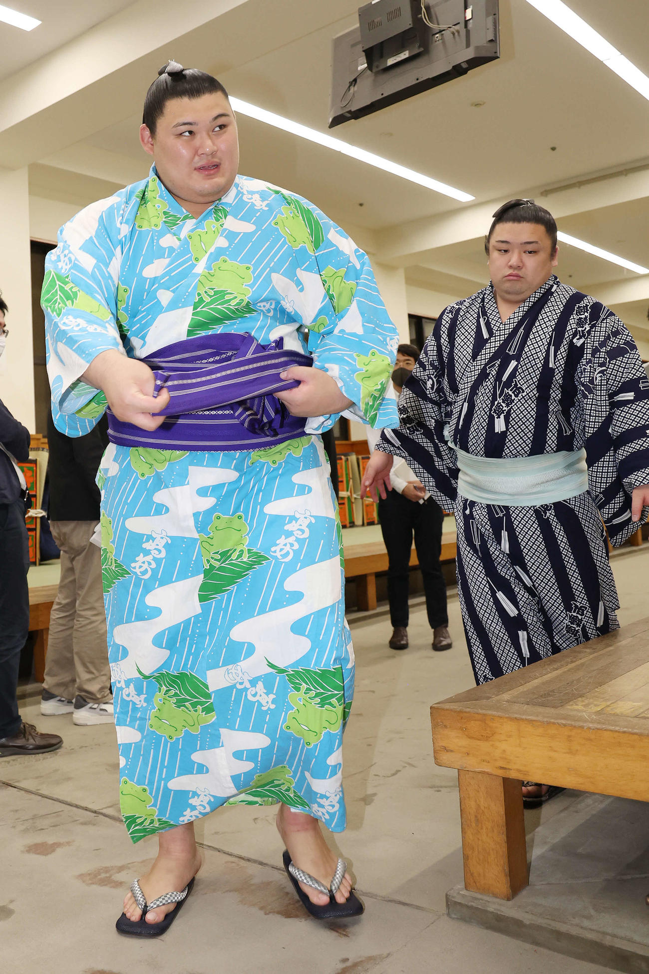 支度部屋から引き揚げる大の里