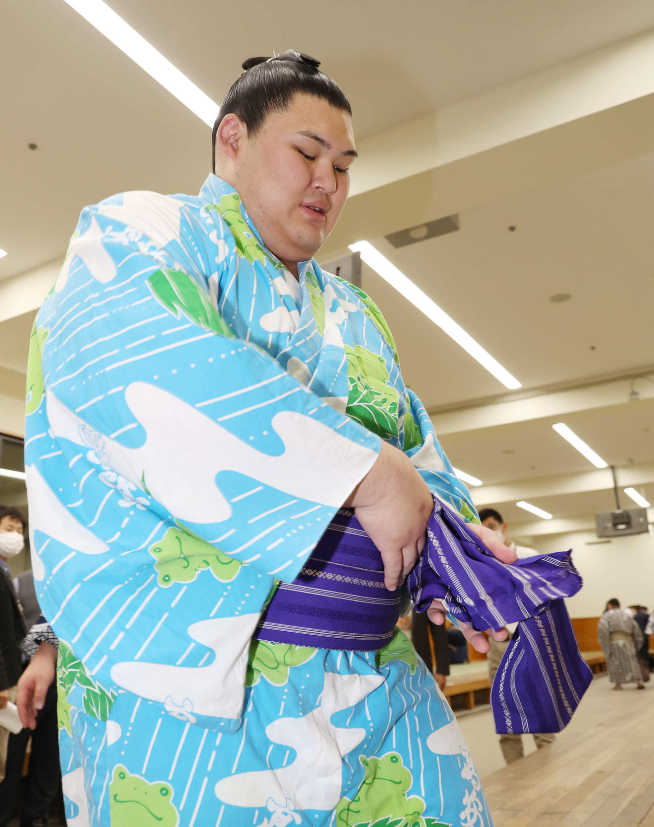支度部屋から引き揚げる大の里