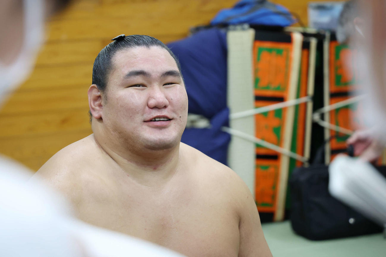支度部屋で笑顔を見せる豊昇龍