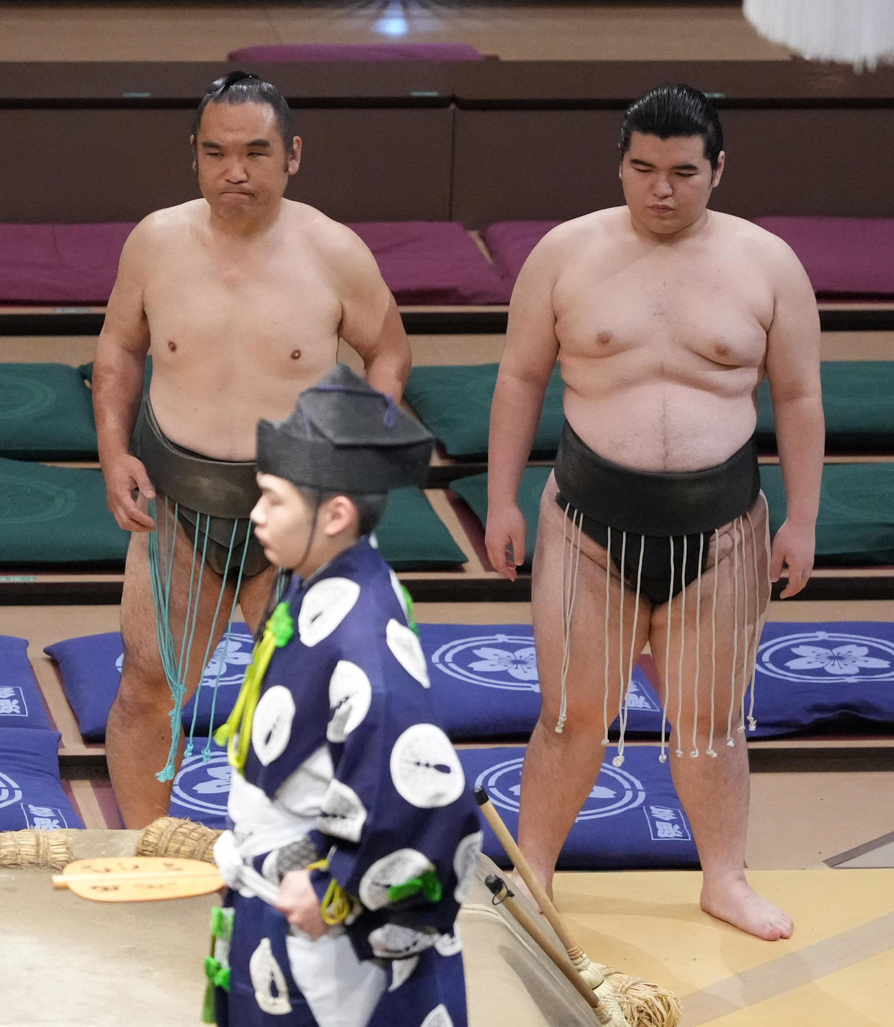 現役最後の取組に臨む澤勇。右は沢崎（撮影・小沢裕）
