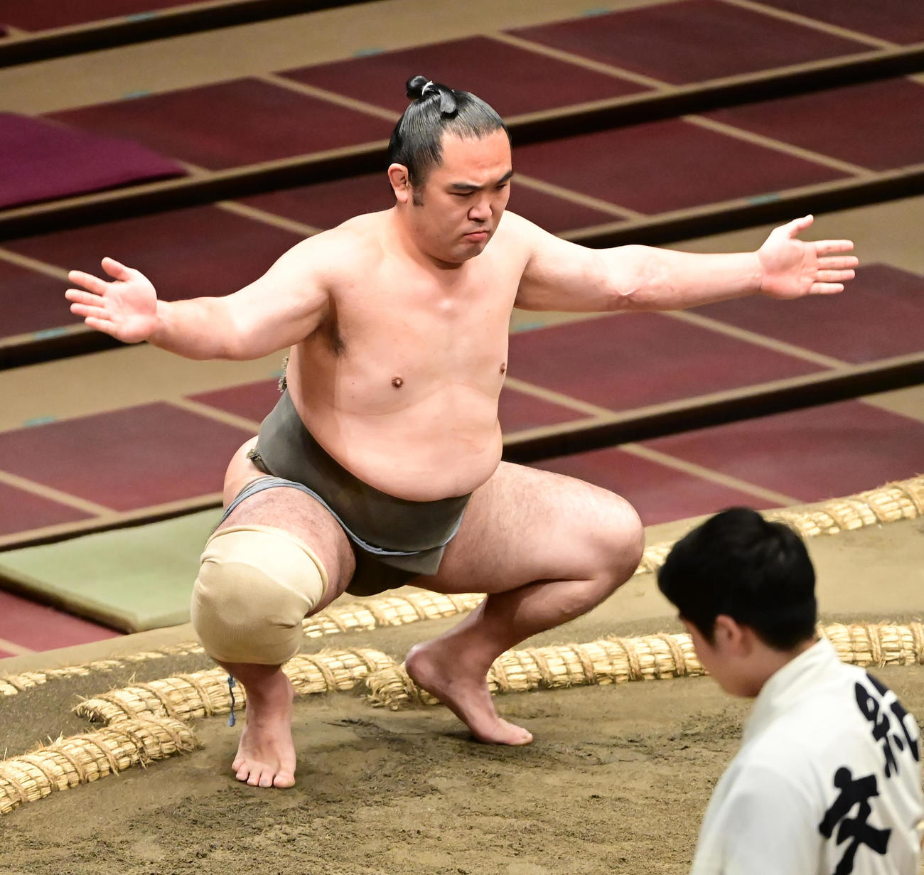塵手水（ちりちょうず）を切る澤勇（2021年9月17日　撮影）