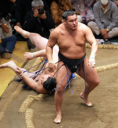 豊昇龍、横綱の意地で大の里に勝利「逆に落ち着く。1人だったから