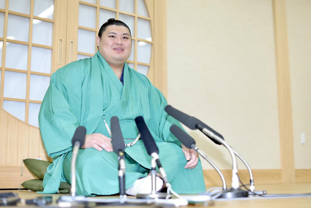横綱昇進が確定し、会見に臨む大の里（撮影・河田真司）