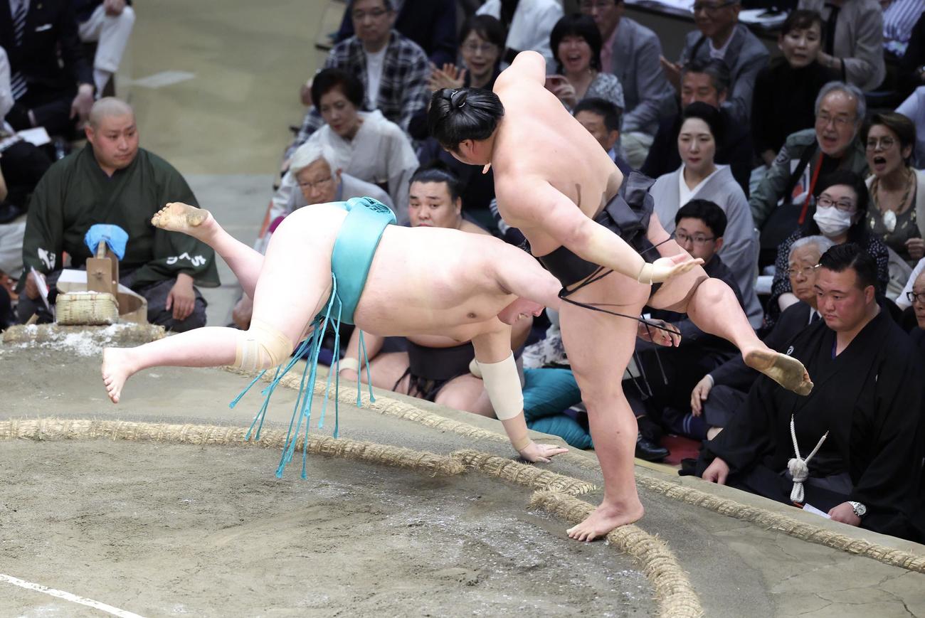 左手を負傷する一山本（2025年5月25日撮影）