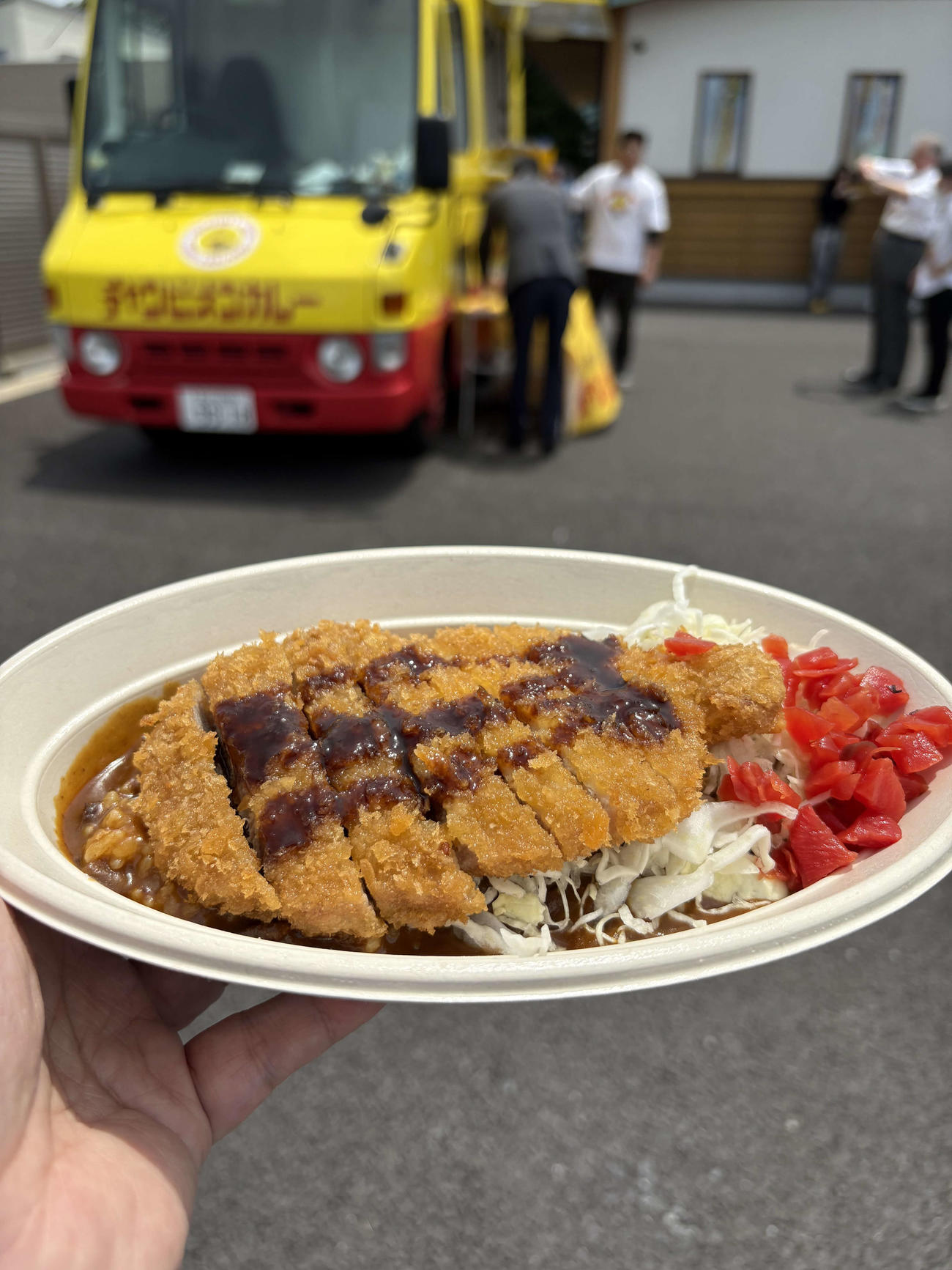 大の里が用意した「チャンピオンカレー」が力士、関係者、報道陣にふるまわれた