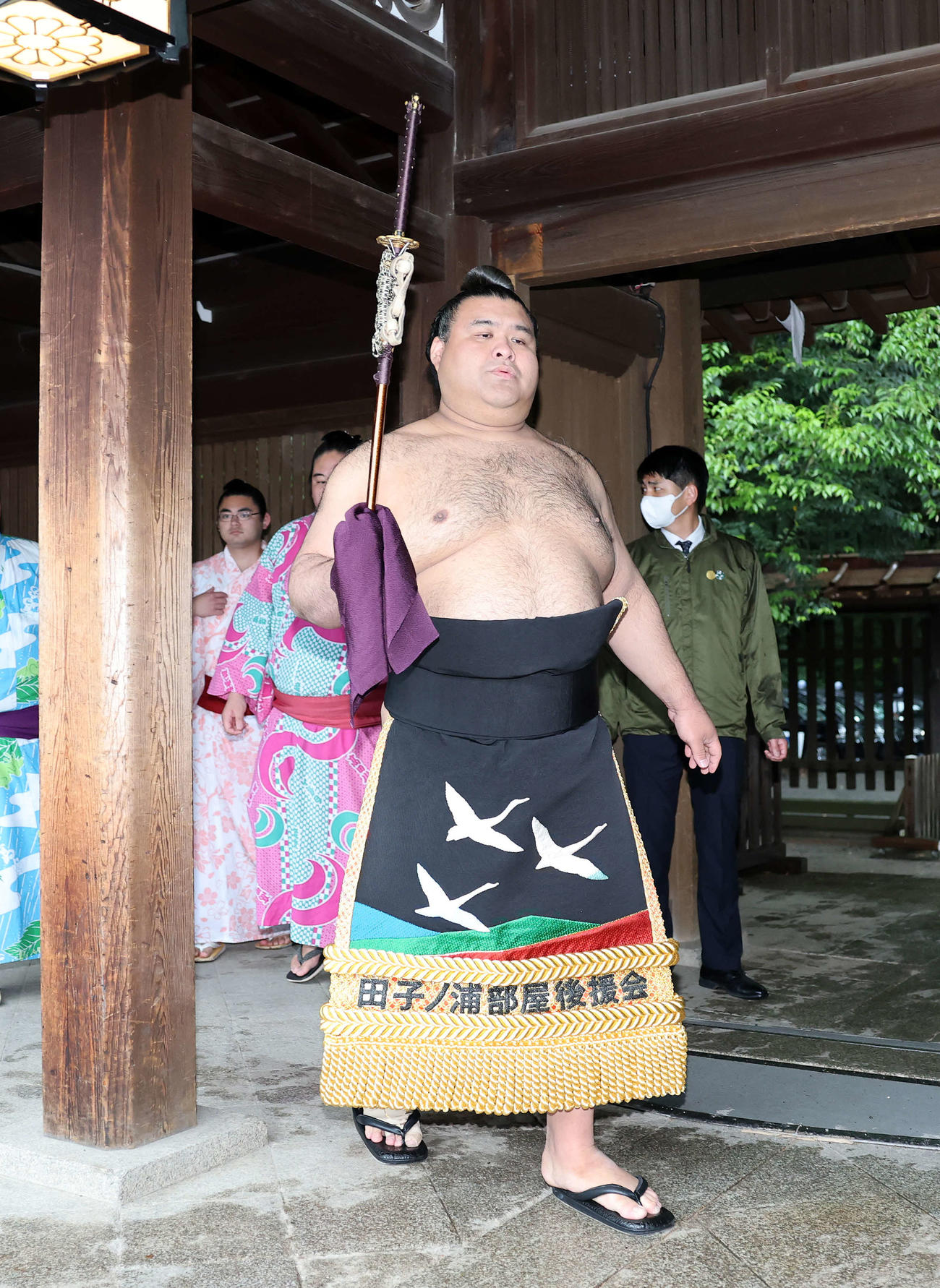 大の里の明治神宮奉納土俵入り太刀持ちを務めた高安（撮影・鈴木正人）