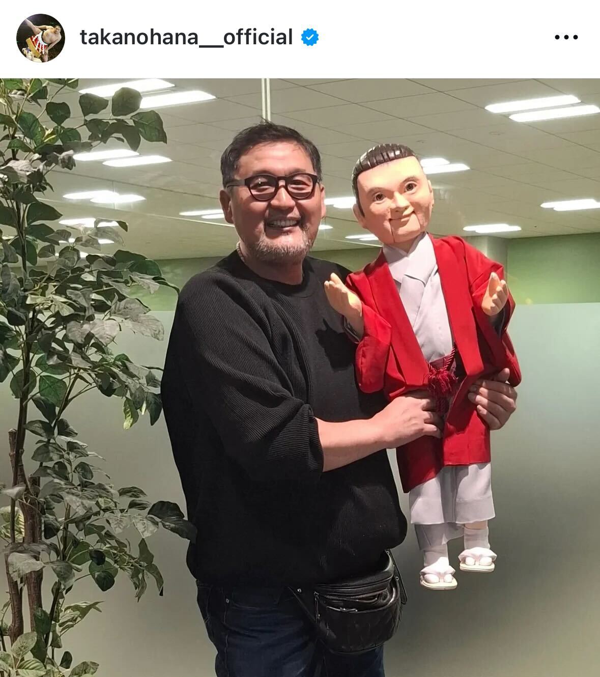 そっくり？　腹話術人形と貴乃花氏（インスタグラムから）