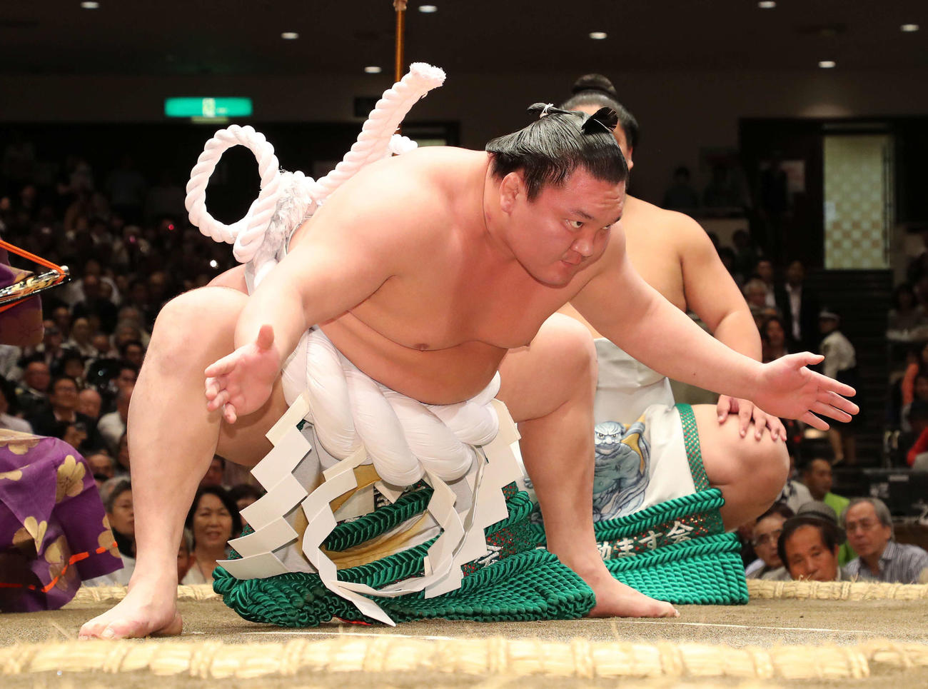 17年5月、大相撲夏場所　3日目　土俵入りする白鵬