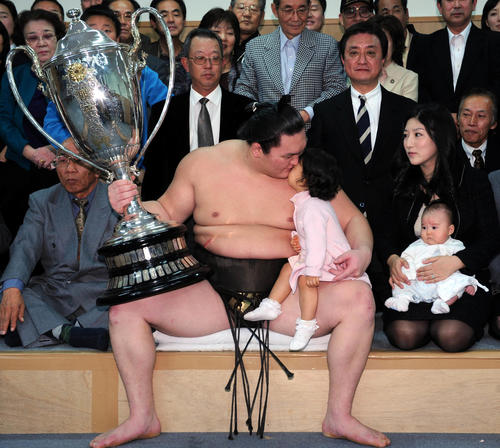 元横綱白鵬の宮城野親方が退職 幕内優勝45回、築き上げた技術や精神の