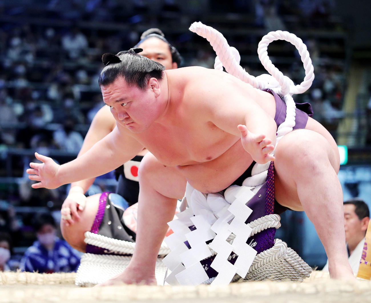 21年7月、大相撲名古屋場所9日目　土俵入りする白鵬
