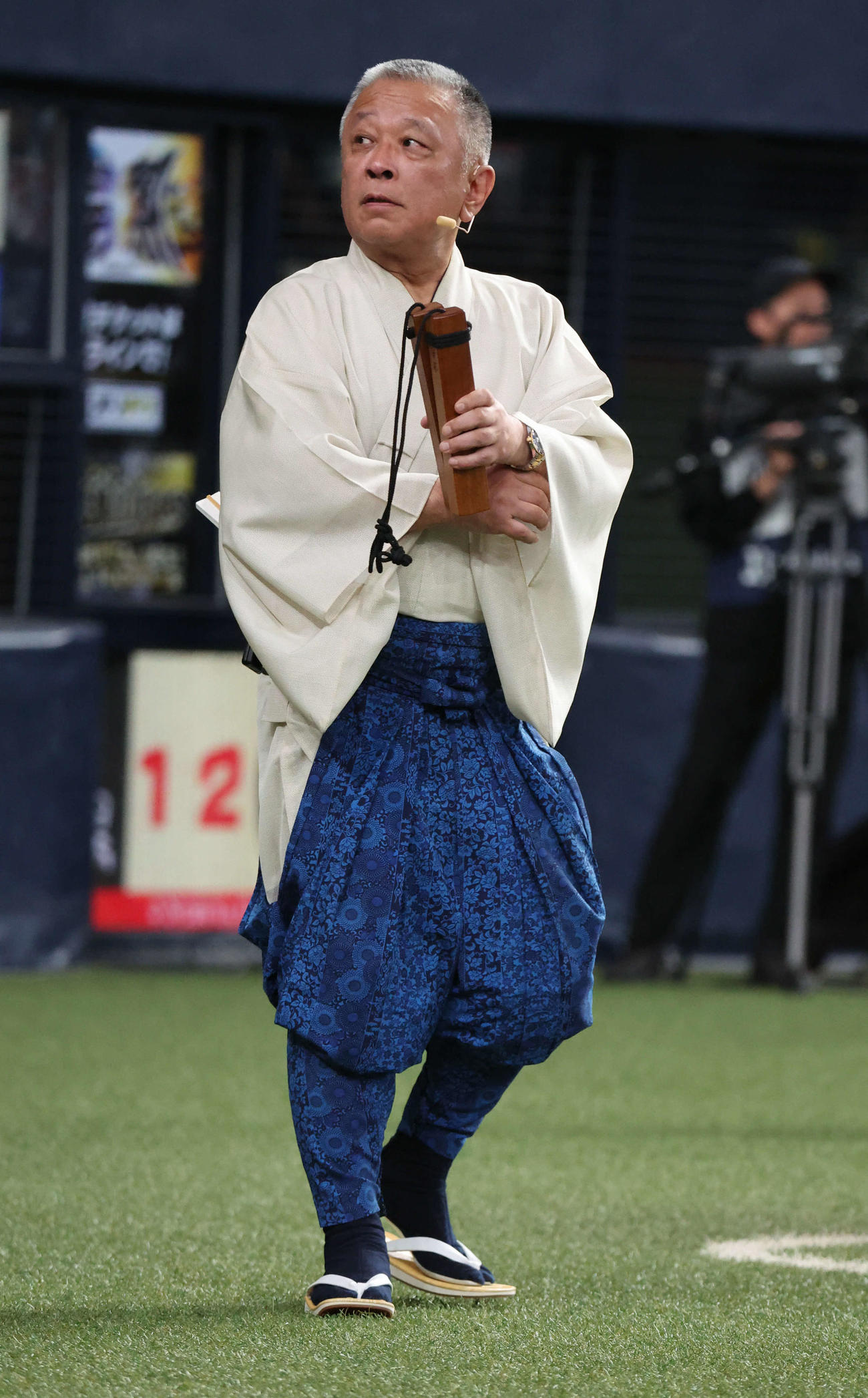 オリックス対広島　スタンバイする呼び出しの重夫（撮影・西尾就之）＝京セラドーム大阪、2025年6月3日