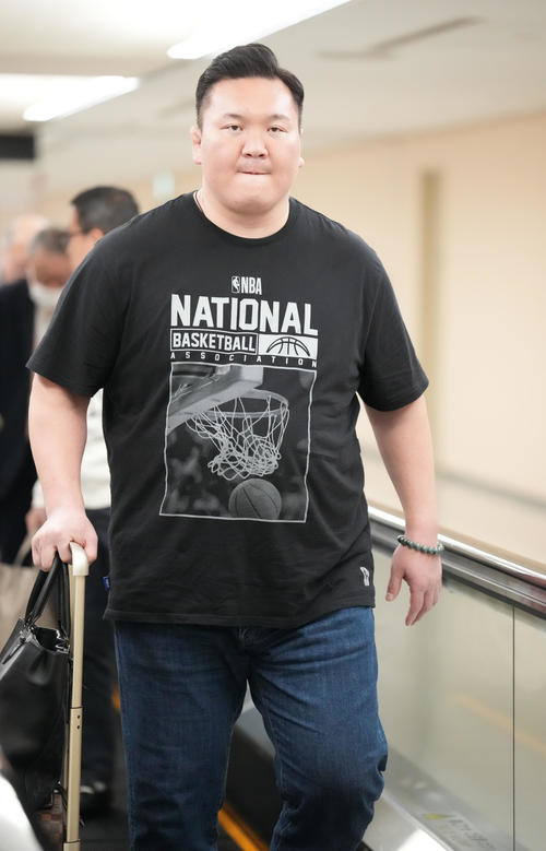 元横綱白鵬の宮城野親方が故郷モンゴルから帰国「9日にすべて話します