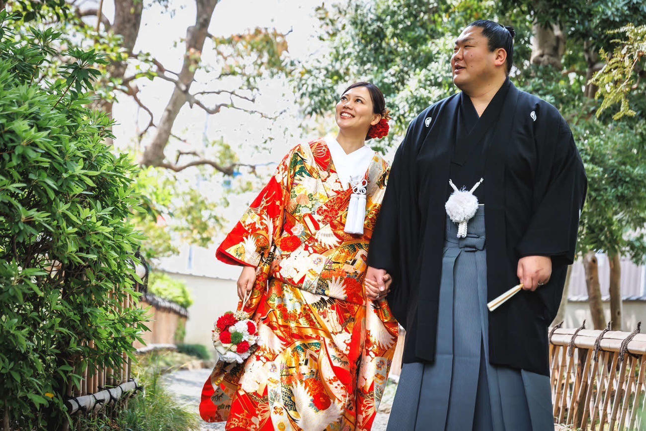 輝（右）と折戸智恵さん（本人提供写真）
