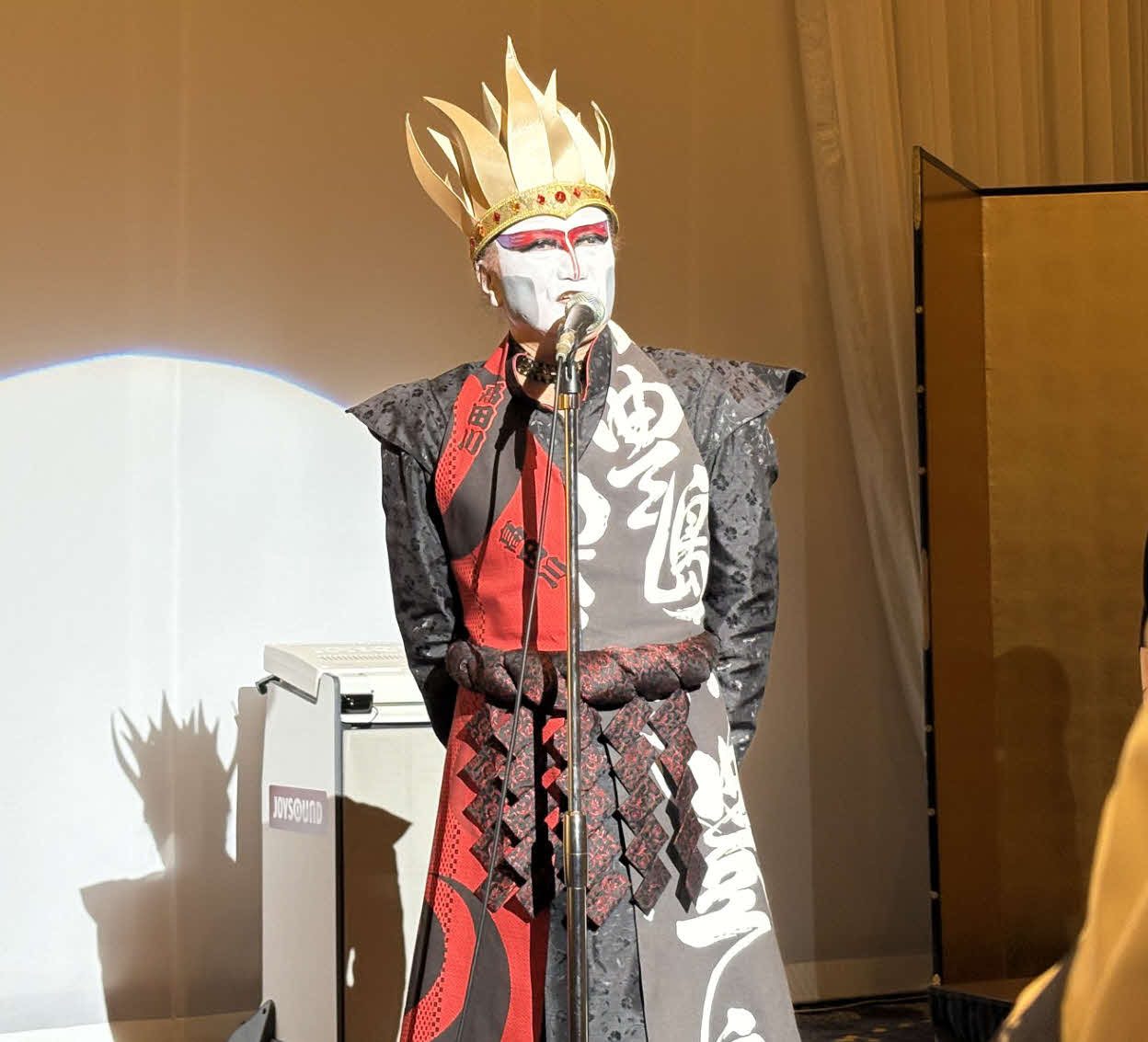 輝の披露宴で挨拶したデーモン閣下