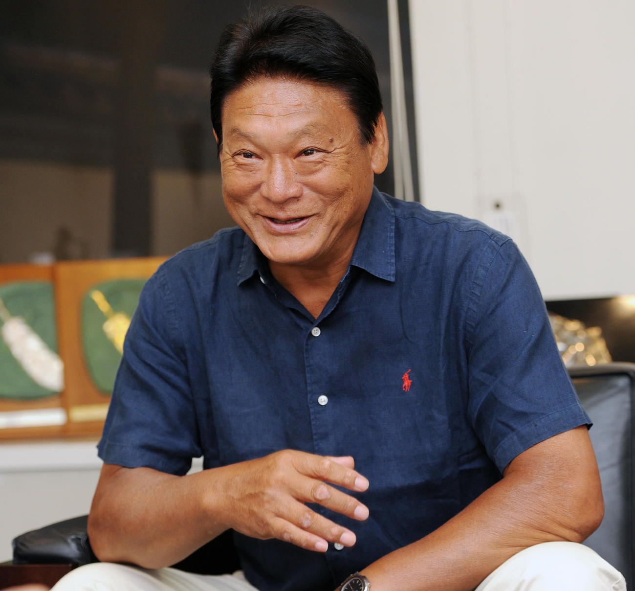 現役時代の思い出を笑顔で語る増位山太志郎＝2014年9月9日