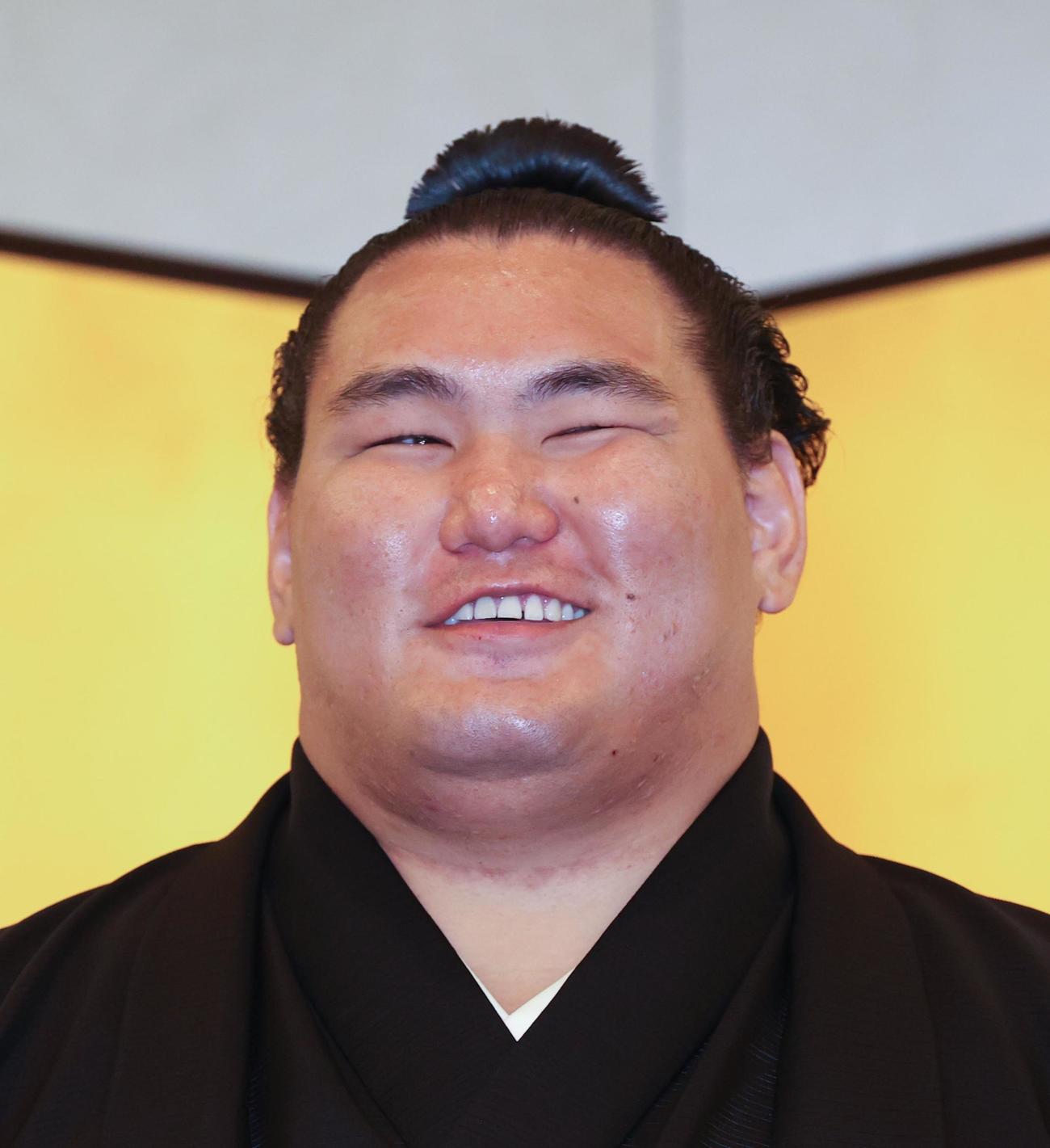 囲み取材に臨む豊昇龍（代表撮影）