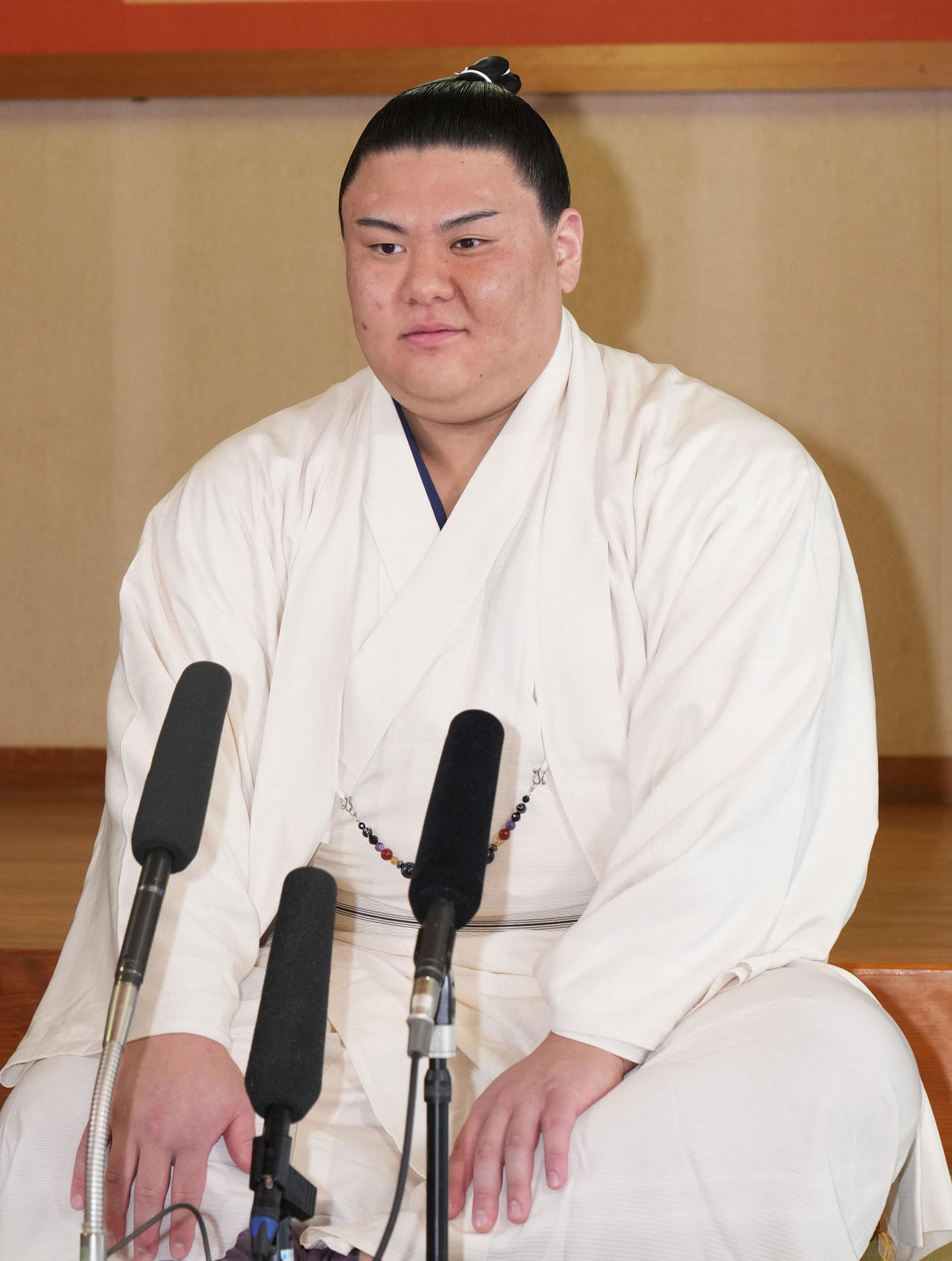 番付発表会見をする草野（撮影・森本幸一）