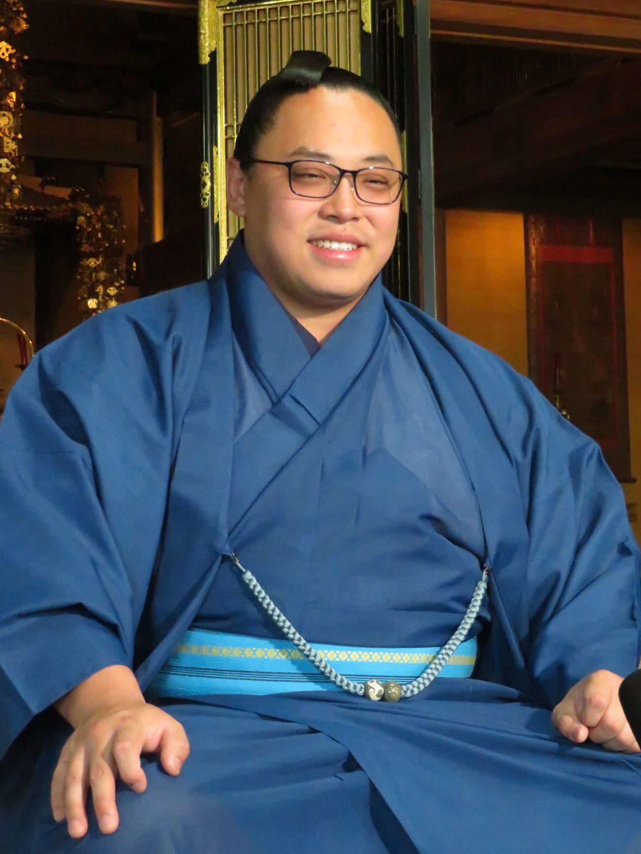 新入幕会見で笑顔を見せる琴栄峰