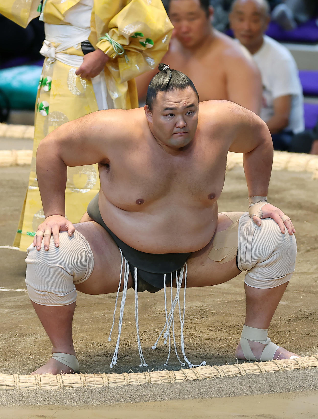 夢道鵬との一番に臨む朝乃山（撮影・前田充）