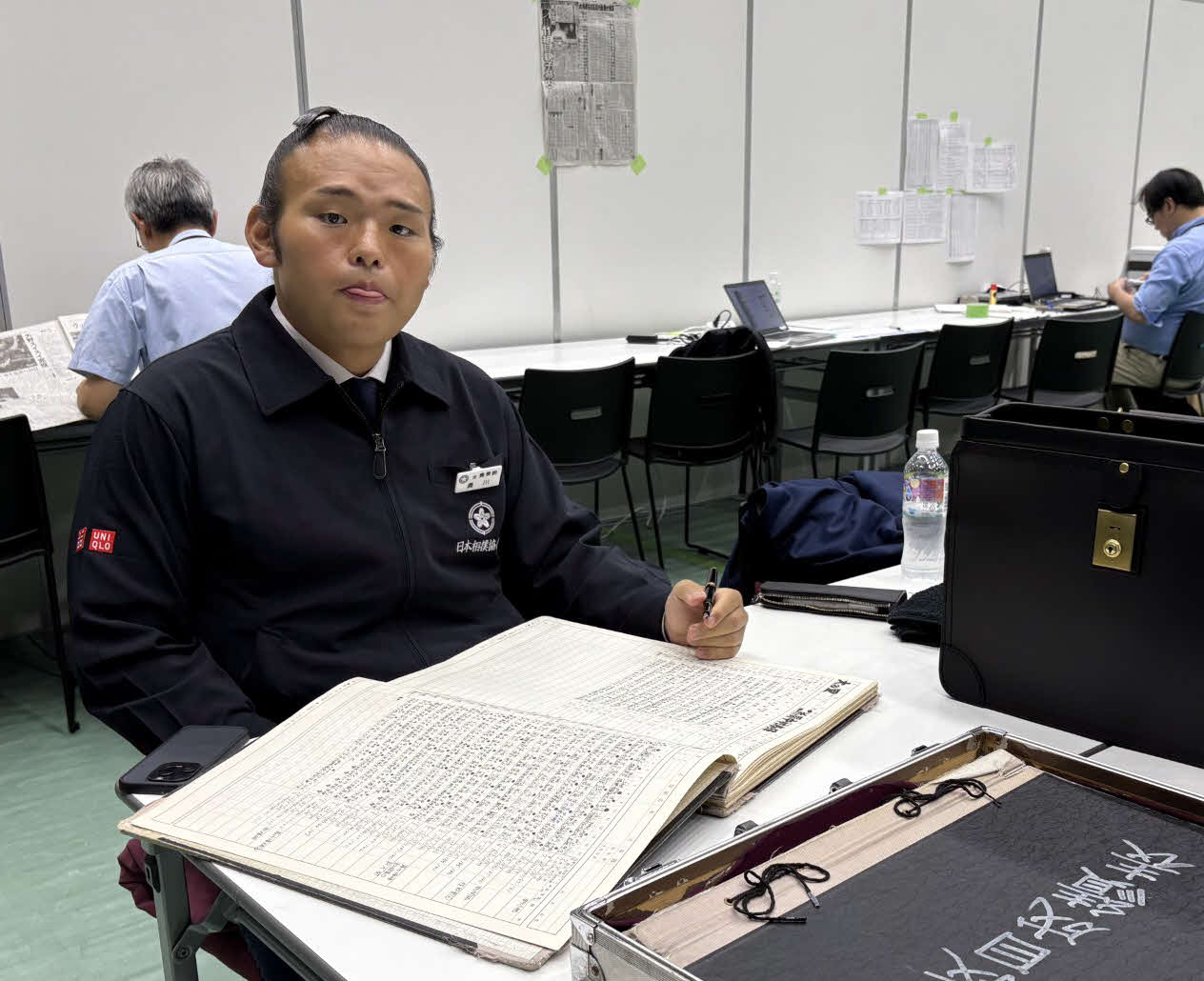 名古屋場所から記者クラブ担当となり、業務を始めた湊川親方（元大関貴景勝）