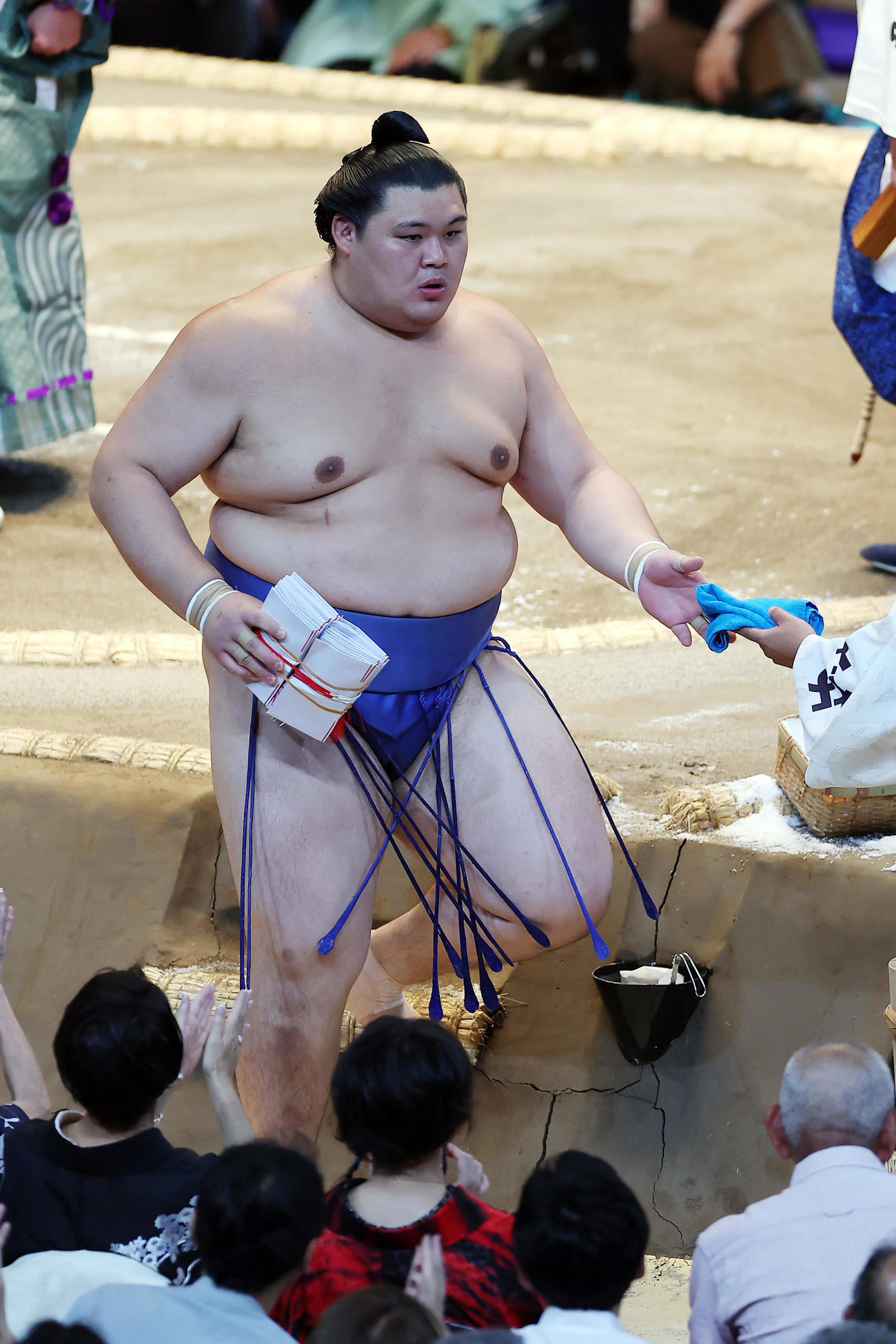 安青錦を押し出しで破った大の里（撮影・前田充）