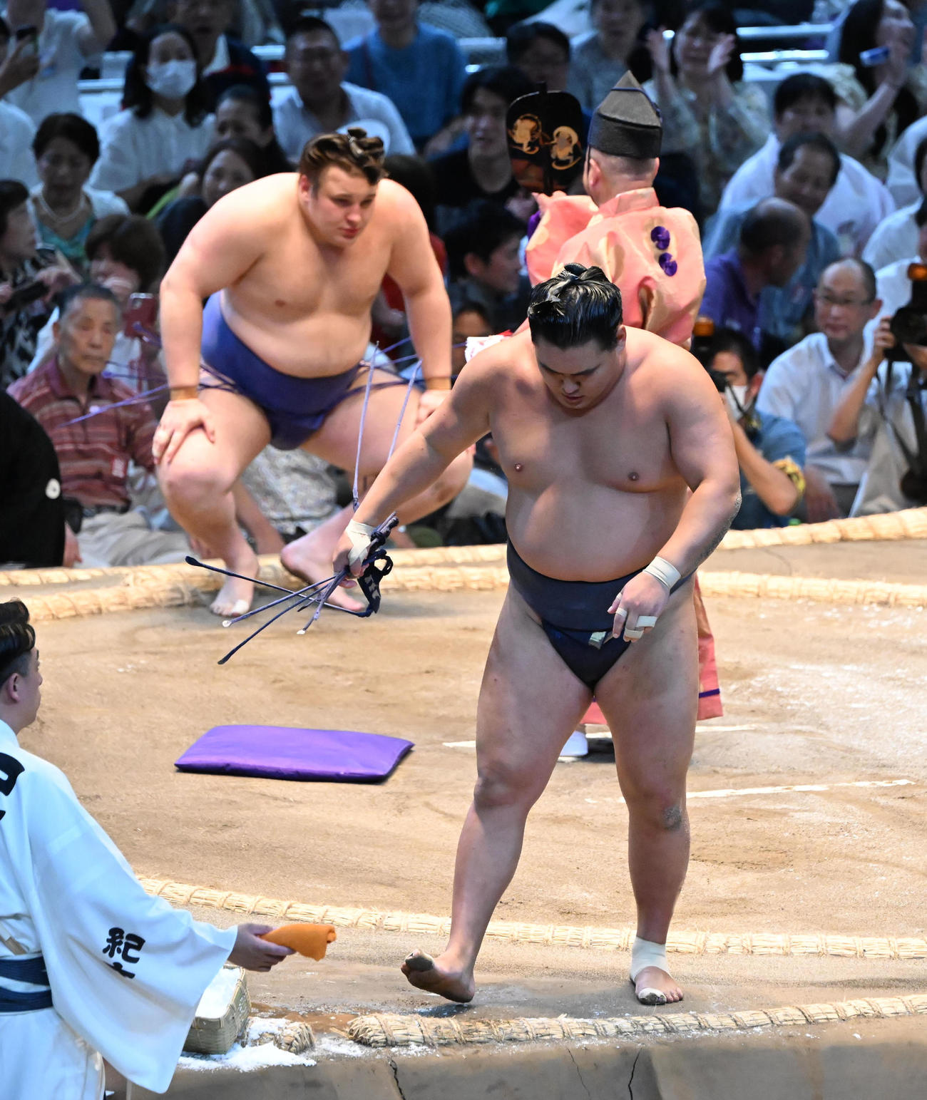 安青錦（奥）に敗れた豊昇龍（撮影・和賀正仁）