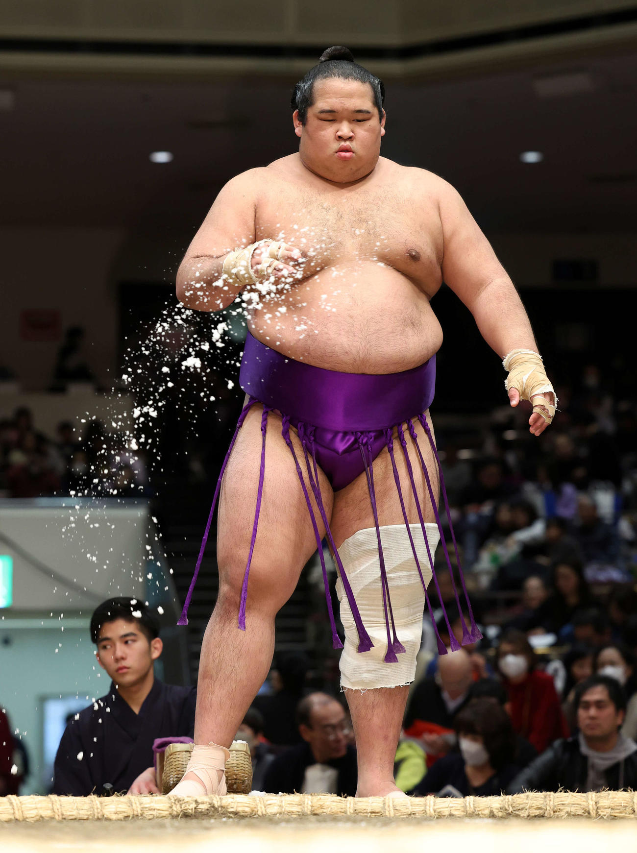塩をまく生田目（2025年1月撮影）