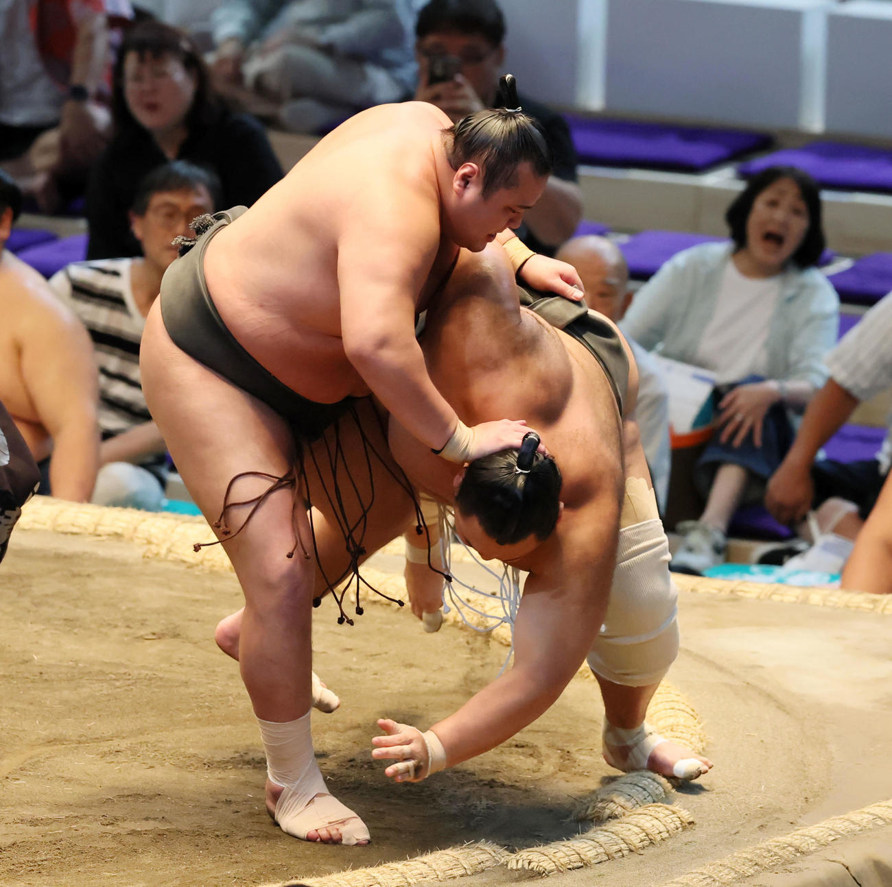 幕下朝乃山敗れて2勝2敗 巡業でかわいがってきた7歳年下の北の若に