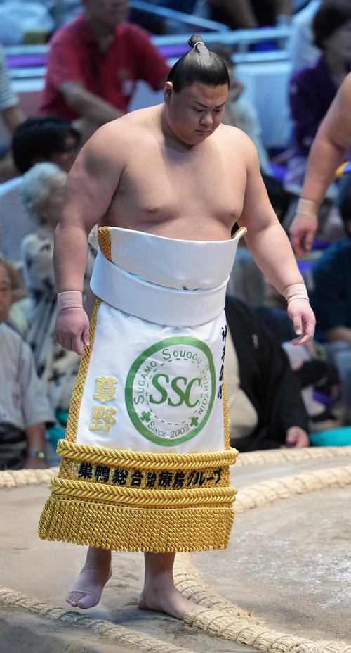 新入幕の草野が大関経験者の霧島撃破で3敗死守「お株を奪う反応の良さ