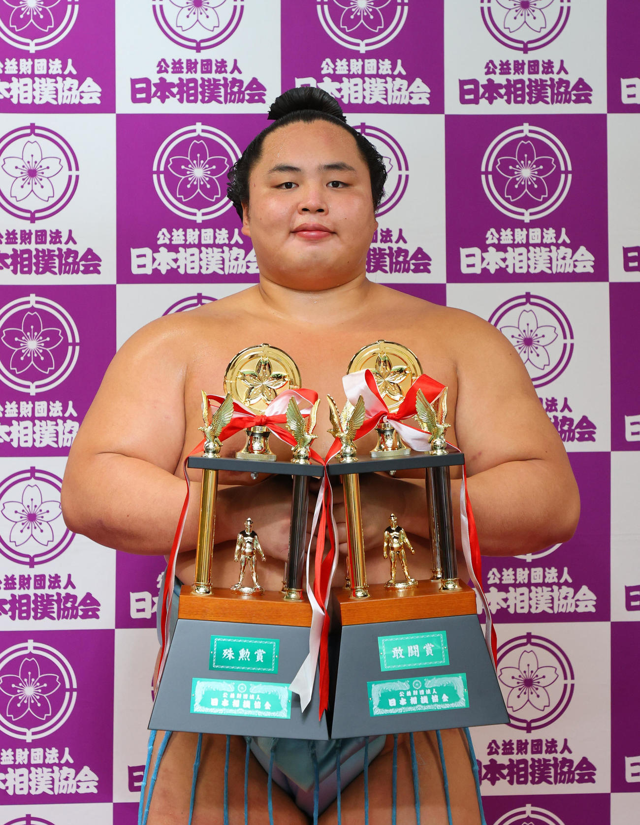 殊勲賞と敢闘賞を受賞した琴勝峰（代表撮影）