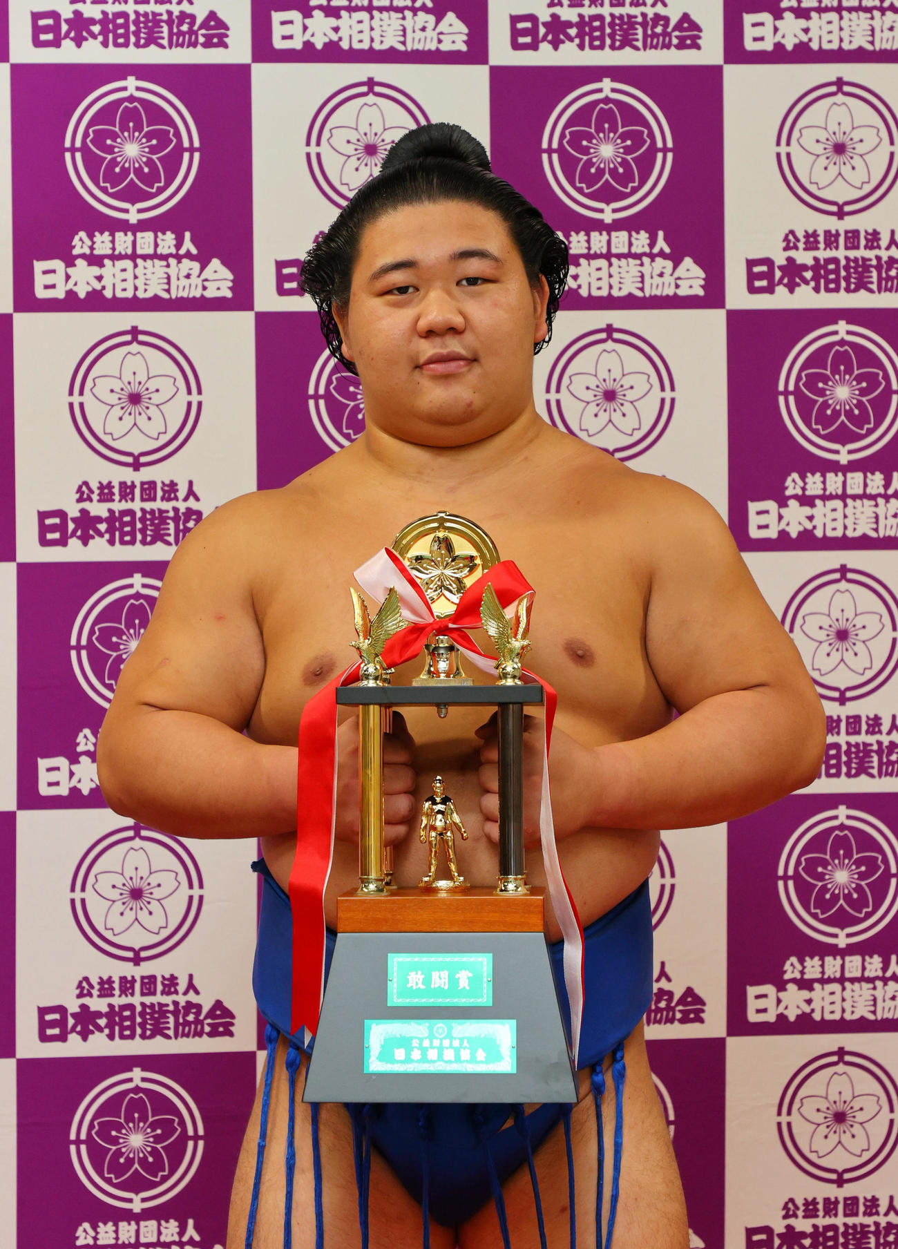 敢闘賞を受賞した藤ノ川（代表撮影）