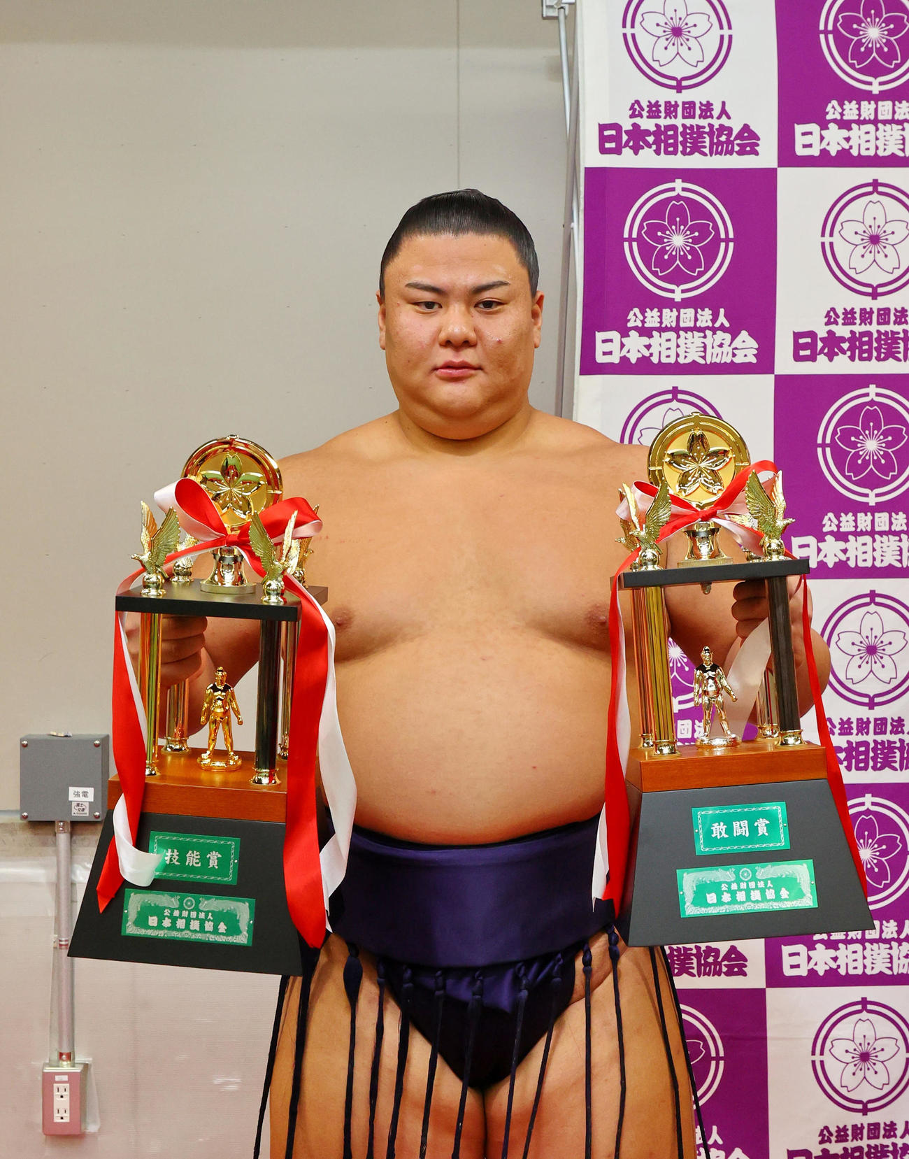 敢闘賞と技能賞を受賞した草野（代表撮影）