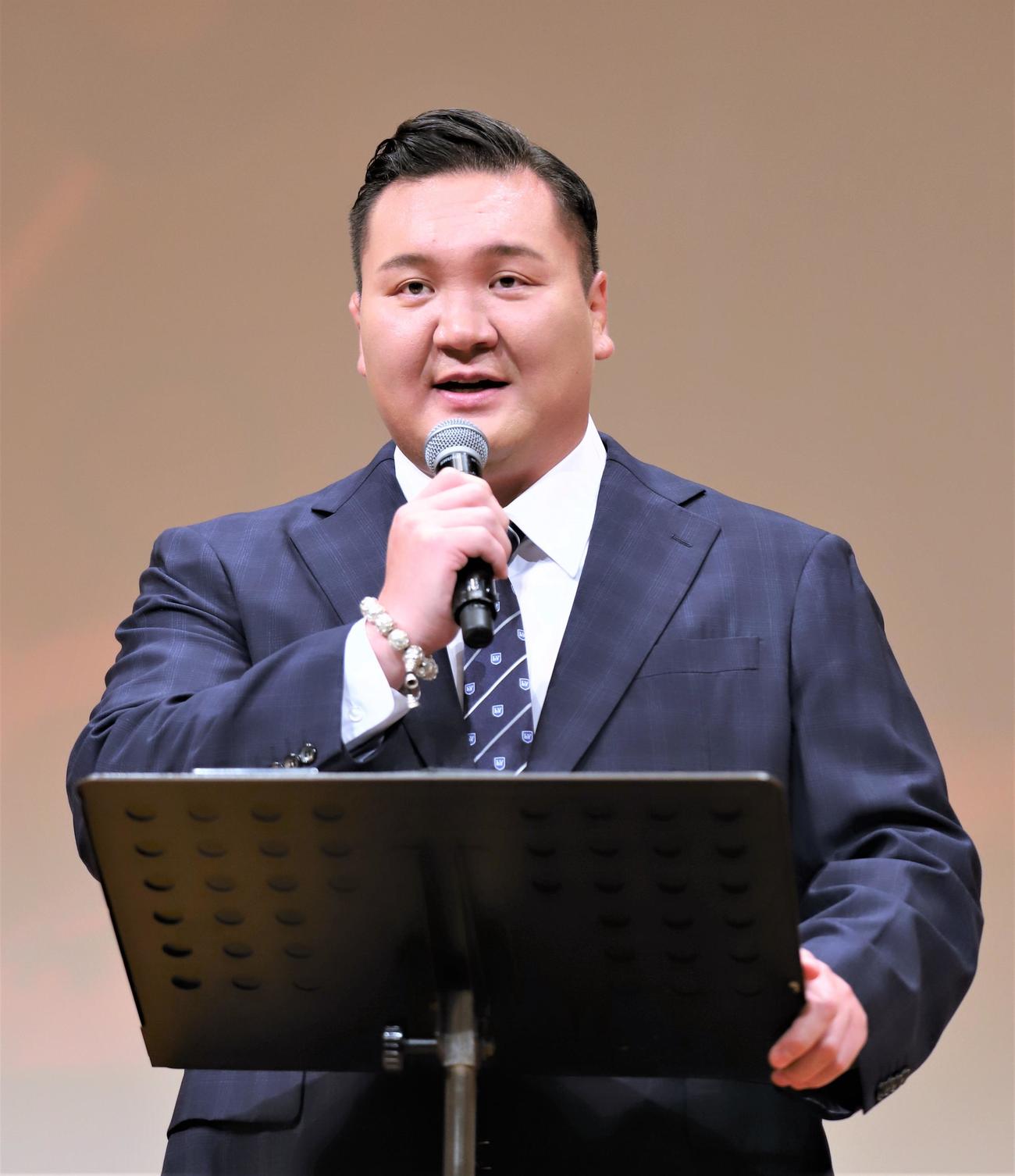 舞台「モンゴル・ハーン」のトークイベントに出席した白鵬翔さん（撮影・藤塚大輔）