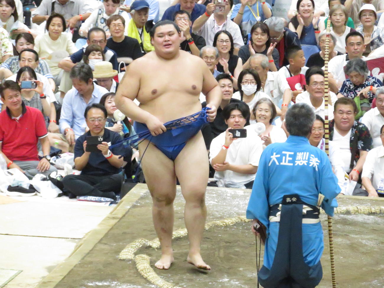 埼玉・春日部市で行われた夏巡業最終日の取組で敗れたが、ファンからは大きな声援が飛んだ大の里