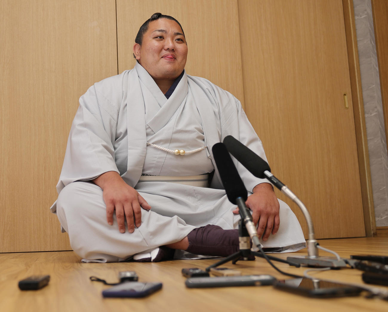 新入幕を果たし会見する日翔志（撮影・野上伸悟）