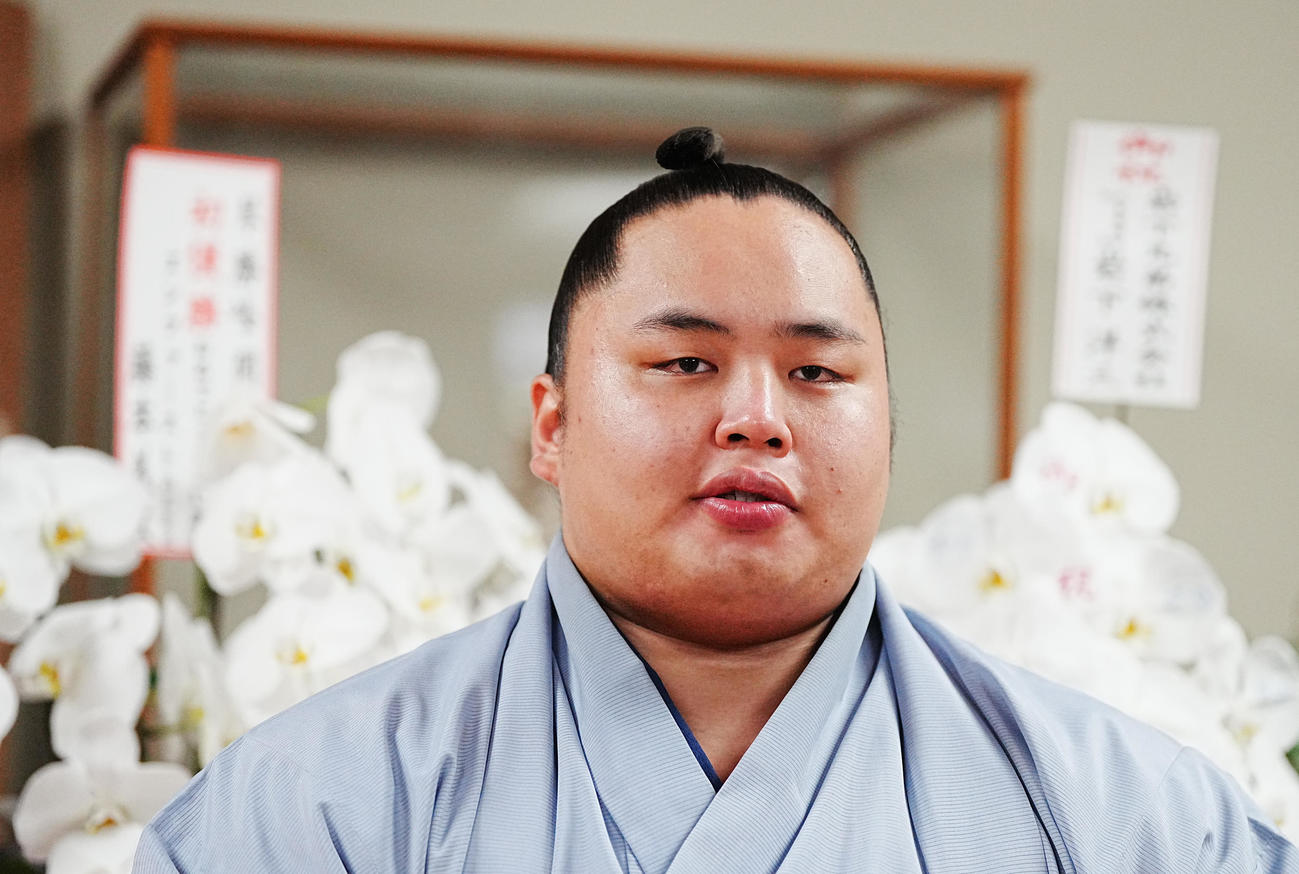 会見で秋場所への抱負を語る名古屋場所優勝の琴勝峰（撮影・小沢裕）