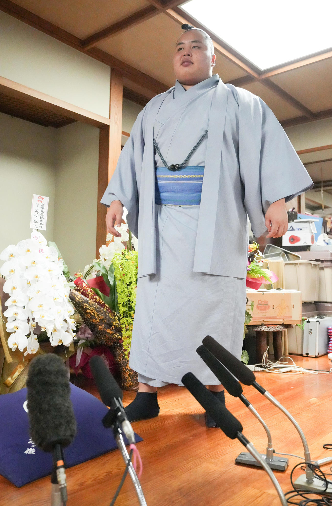 会見に臨む名古屋場所優勝の琴勝峰（撮影・小沢裕）