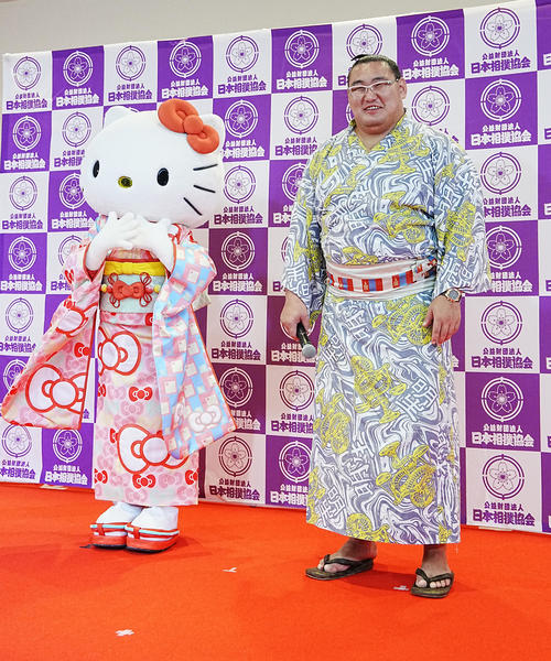 横綱豊昇龍、ハローキティと初対面「着物も結構似合う」ロンドン公演は