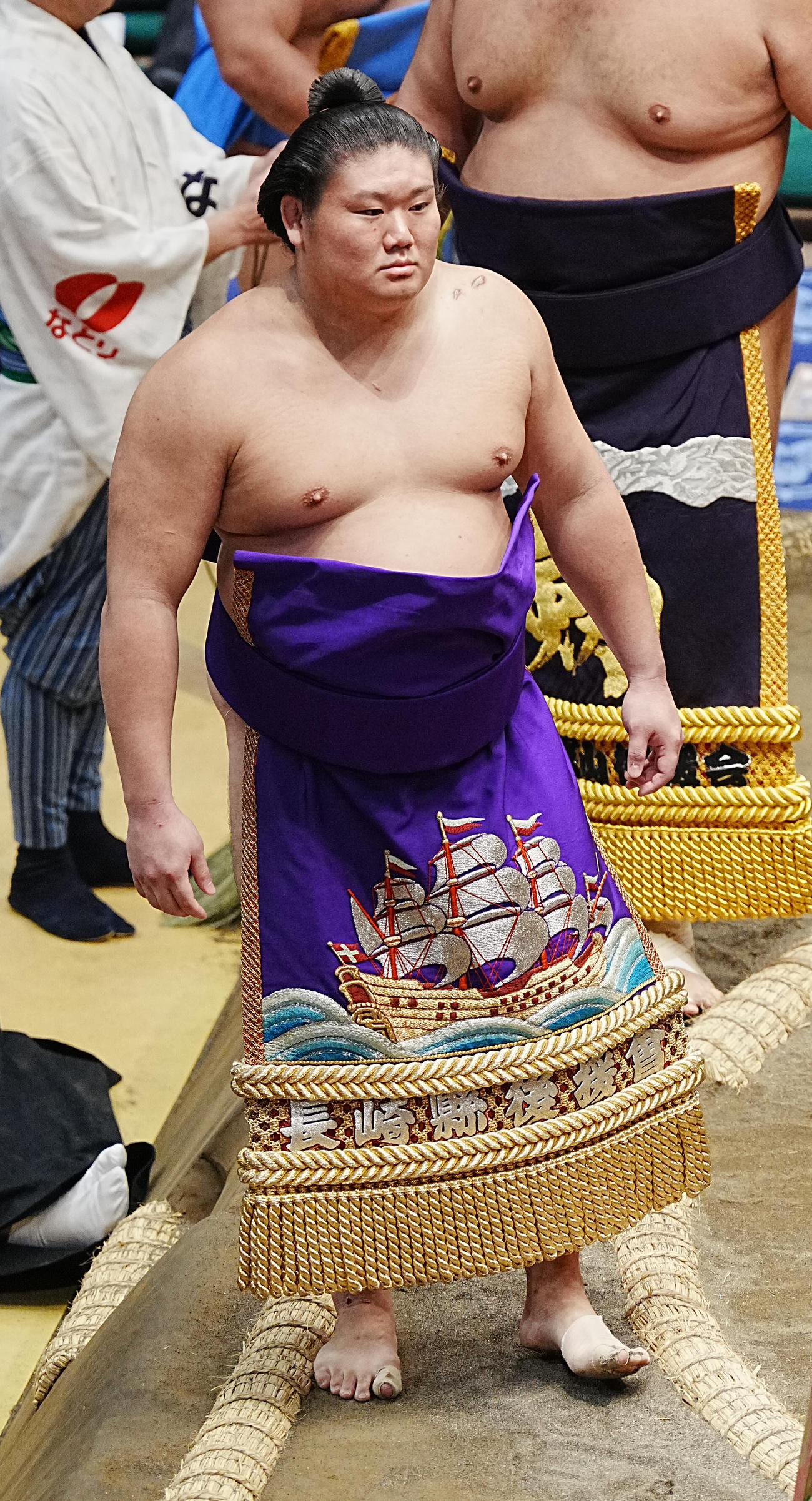 大相撲秋場所初日　十両土俵入りに臨む西ノ龍（撮影・小沢裕）