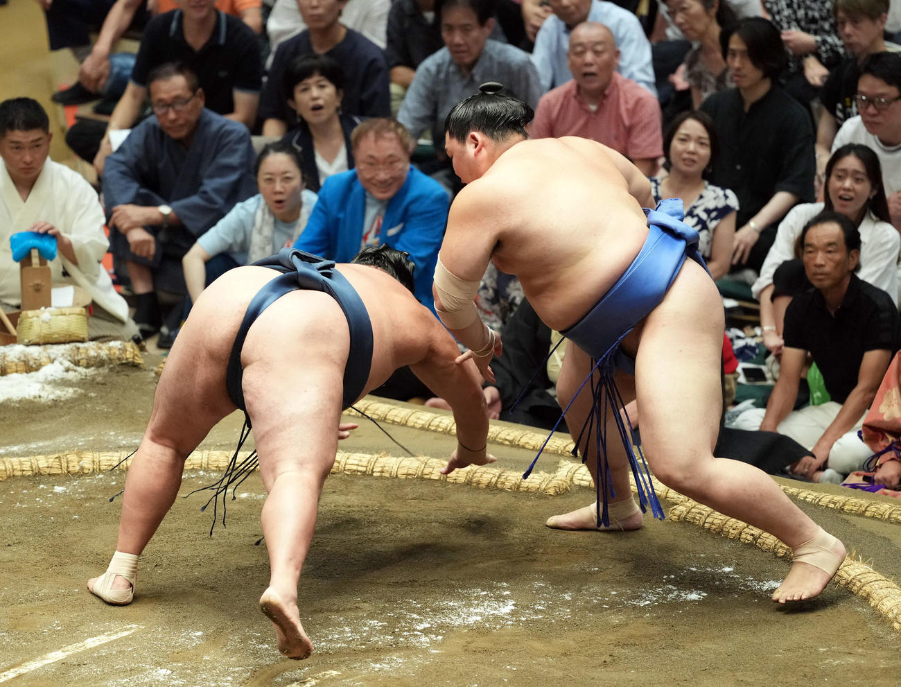 突き落としで玉鷲を破った大の里（撮影・たえ見朱実）