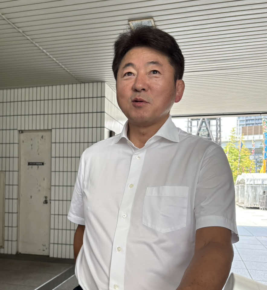 親方トークイベント後、囲み取材に応じた舞の海氏